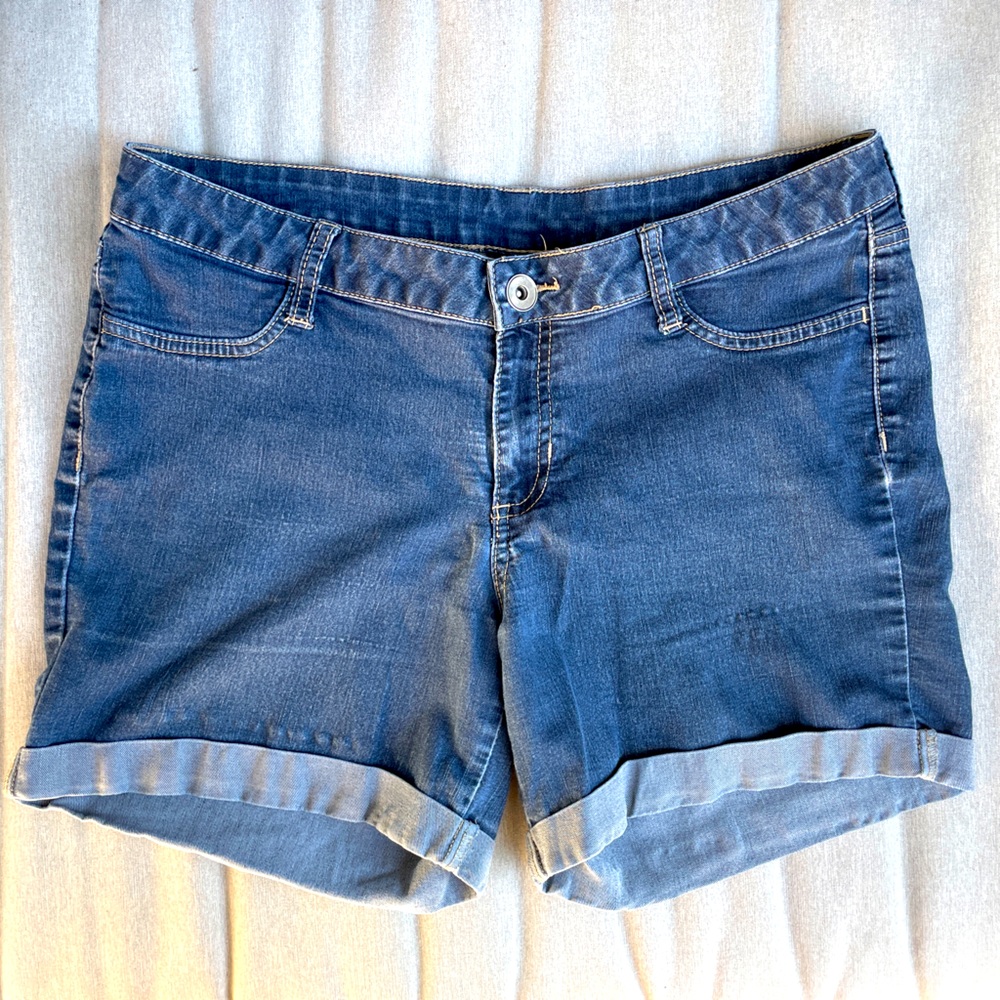 Classic Blue Denim Women's Jean Shorts 15 city streets rolled hem